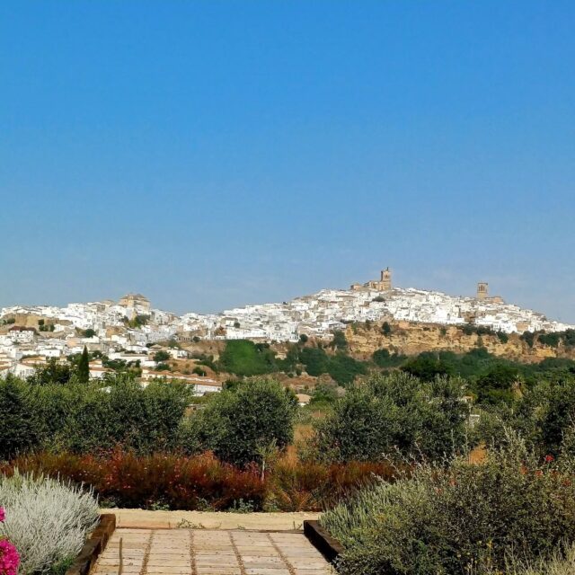 En un lugar de Andalucía,  de cuyo nombre sí quiero acordarme, nació Arcos de la Frontera. Armonía y belleza en estado puro.
#arcosdelafrontera 
#arcosciudad 
#arcostierraqueinspira 
#arcospueblosblancos 
#cadizturismo